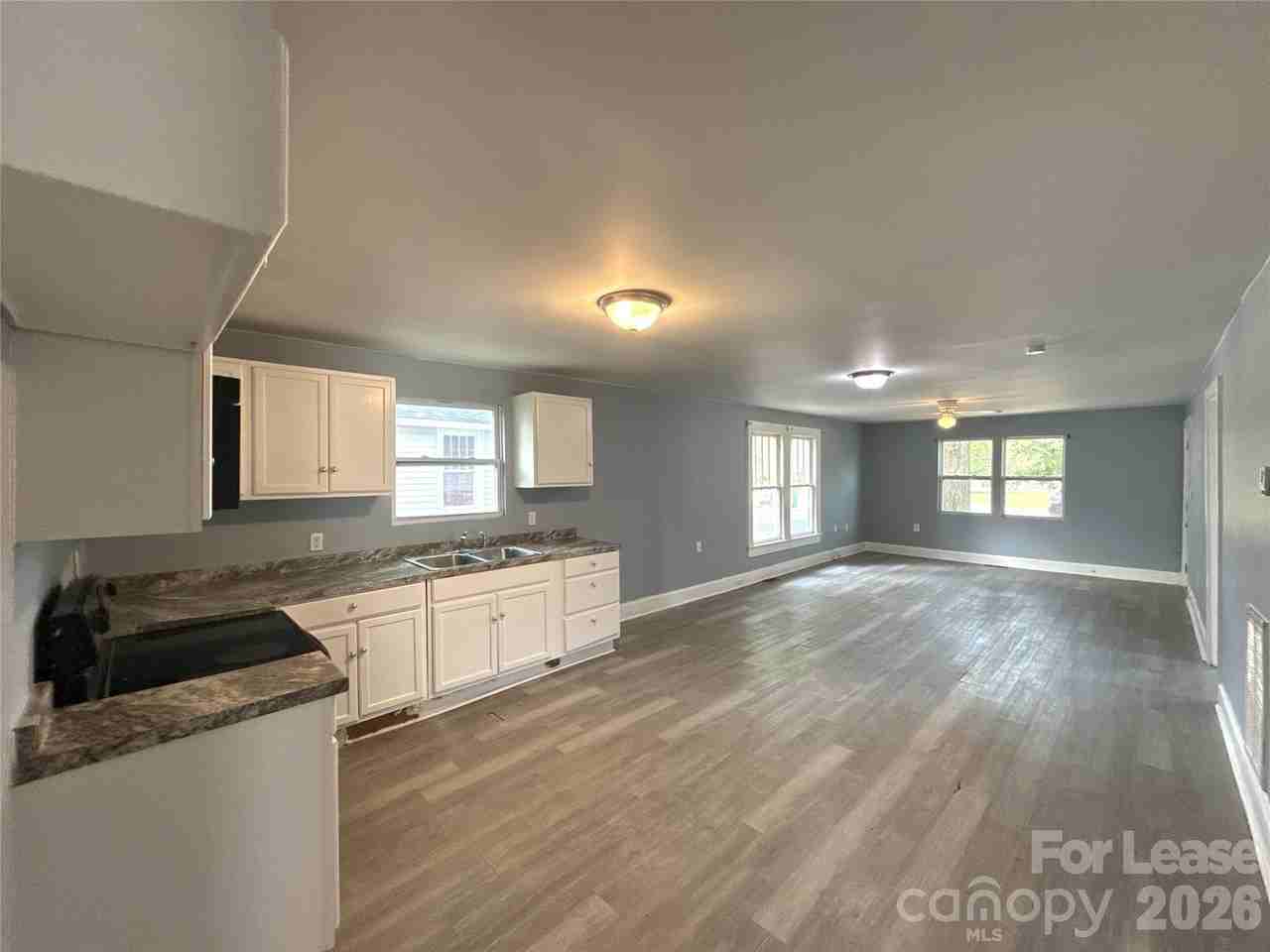 207 Bradford Dr - Photo 5 of 15