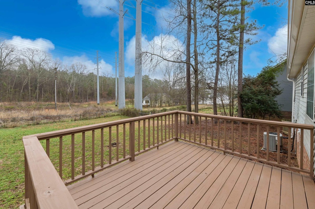 233 Braewick Rd - Photo 4 of 32
