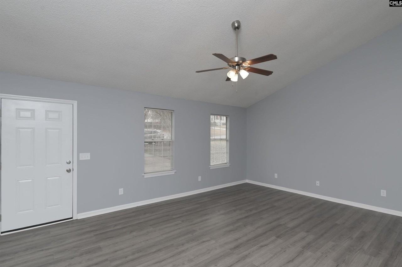 233 Braewick Rd - Photo 6 of 32