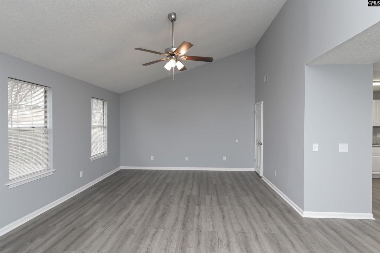 233 Braewick Rd - Photo 7 of 32