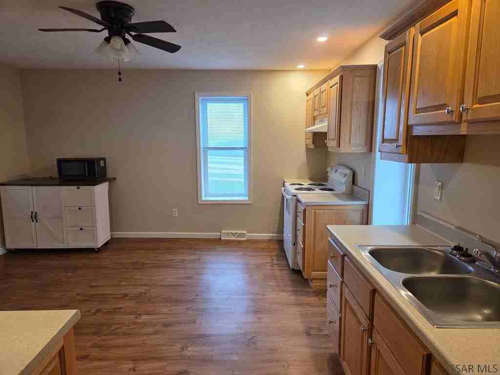 559 N Dominion Dr - Photo 4 of 11