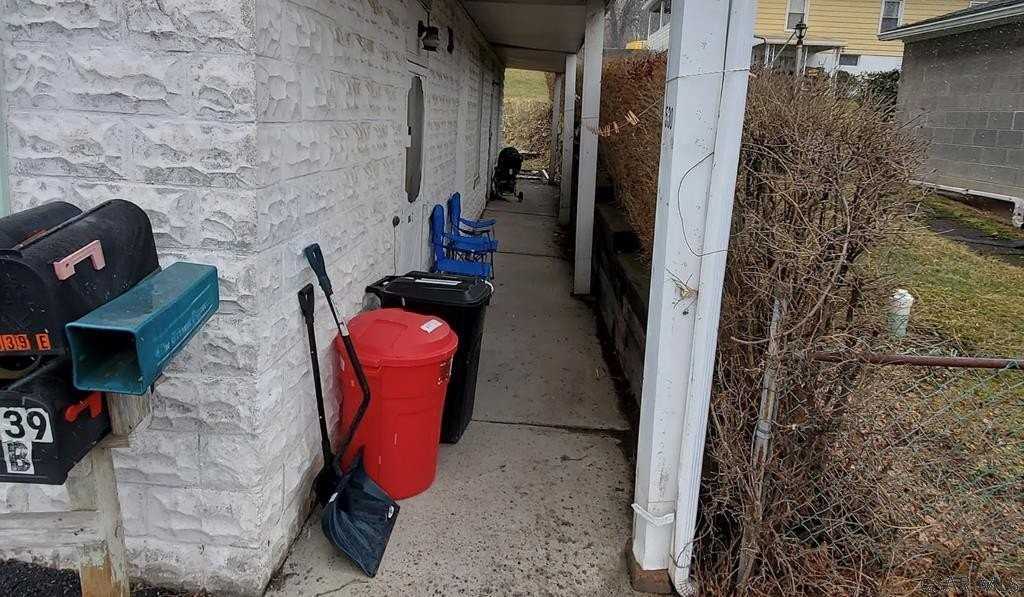 530 Naylor Rd #B - Photo 3 of 14