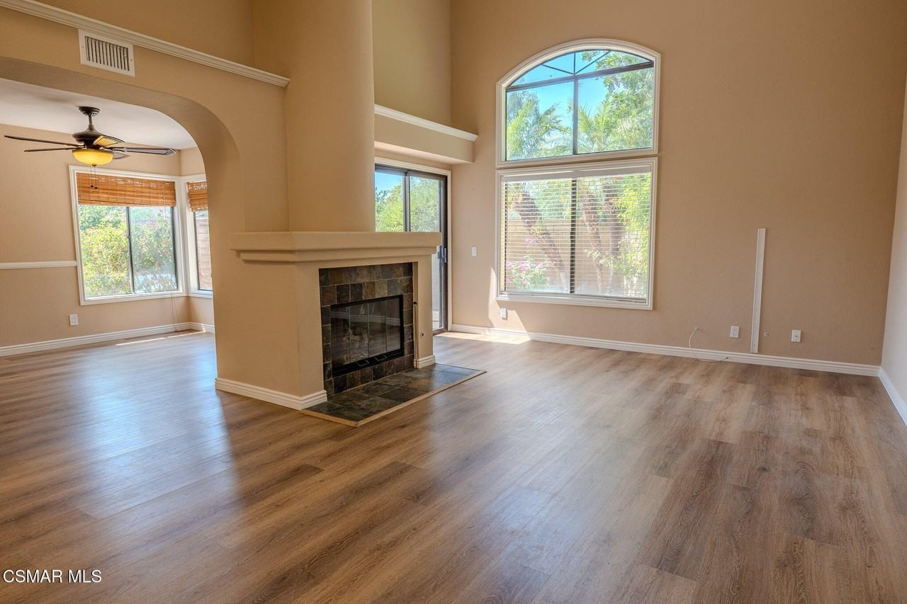 2704 Simi Hills Ln - Photo 4 of 38
