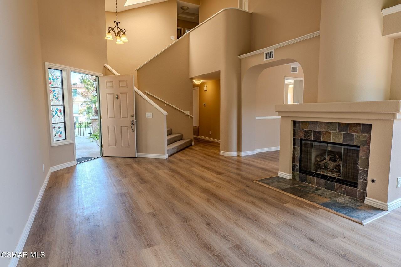 2704 Simi Hills Ln - Photo 6 of 38