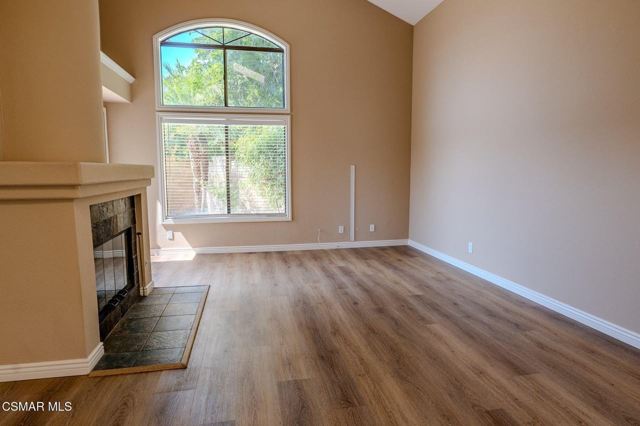 2704 Simi Hills Ln - Photo 7 of 38