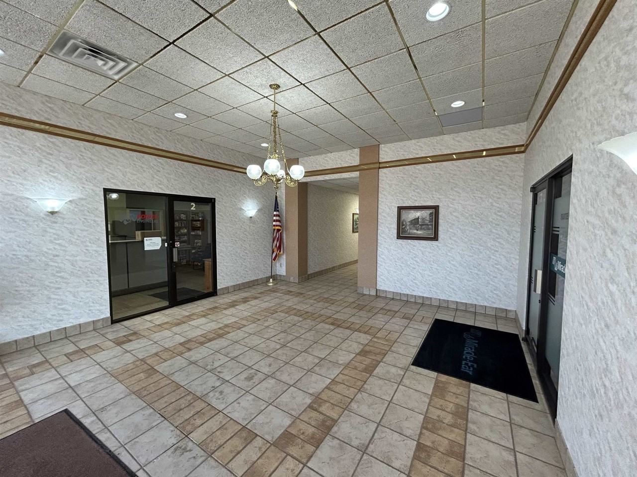 1820 Post Rd - Photo 4 of 13