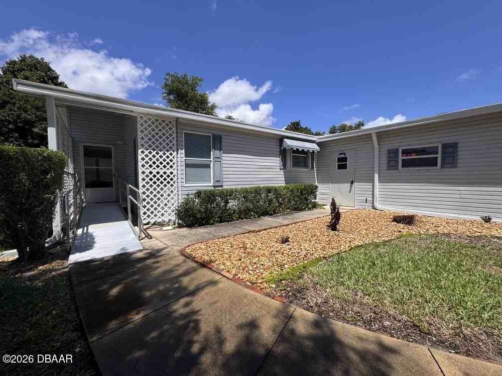 25 Winthrop Ln - Photo 2 of 28