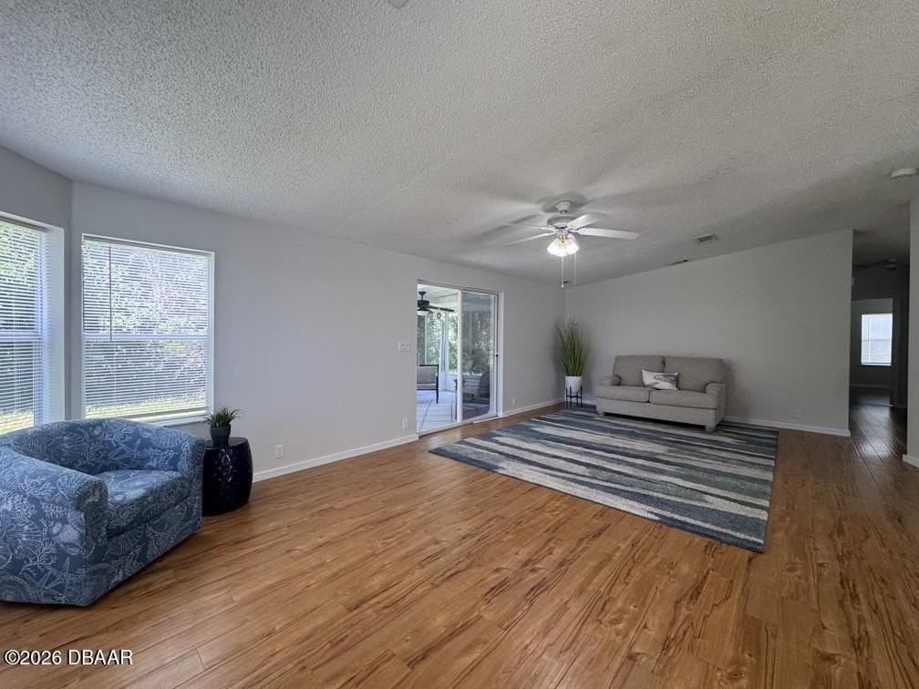 25 Winthrop Ln - Photo 3 of 28