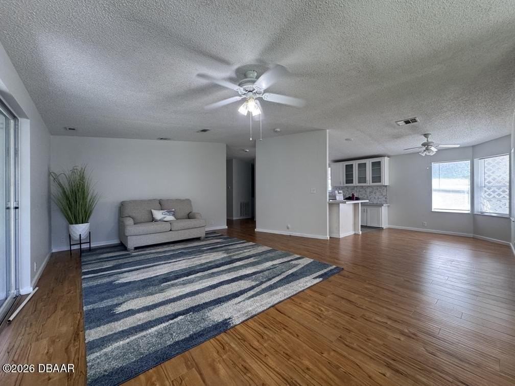 25 Winthrop Ln - Photo 4 of 28