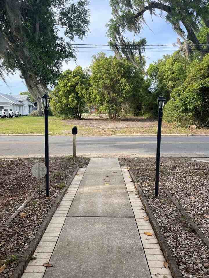 580 Se Nassau St - Photo 2 of 25