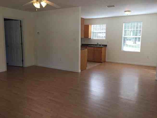1102 Ne 16th Ave - Photo 5 of 10