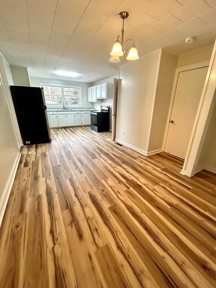 303 Smith St - Photo 4 of 10