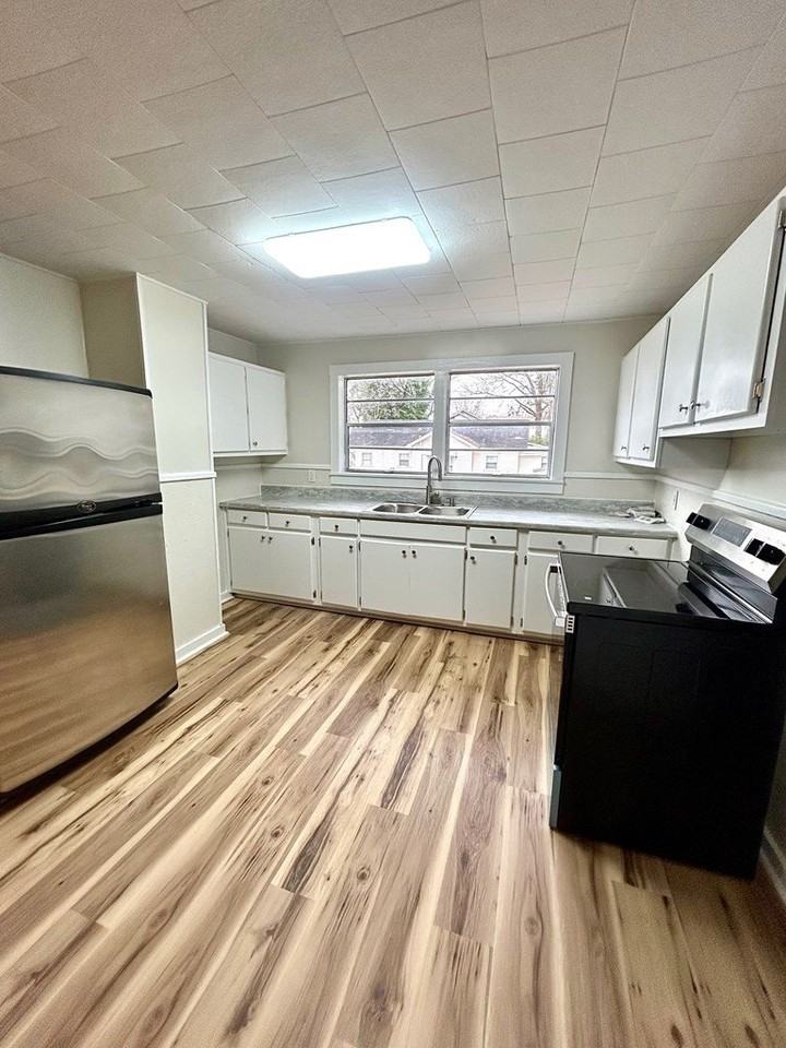 303 Smith St - Photo 5 of 10