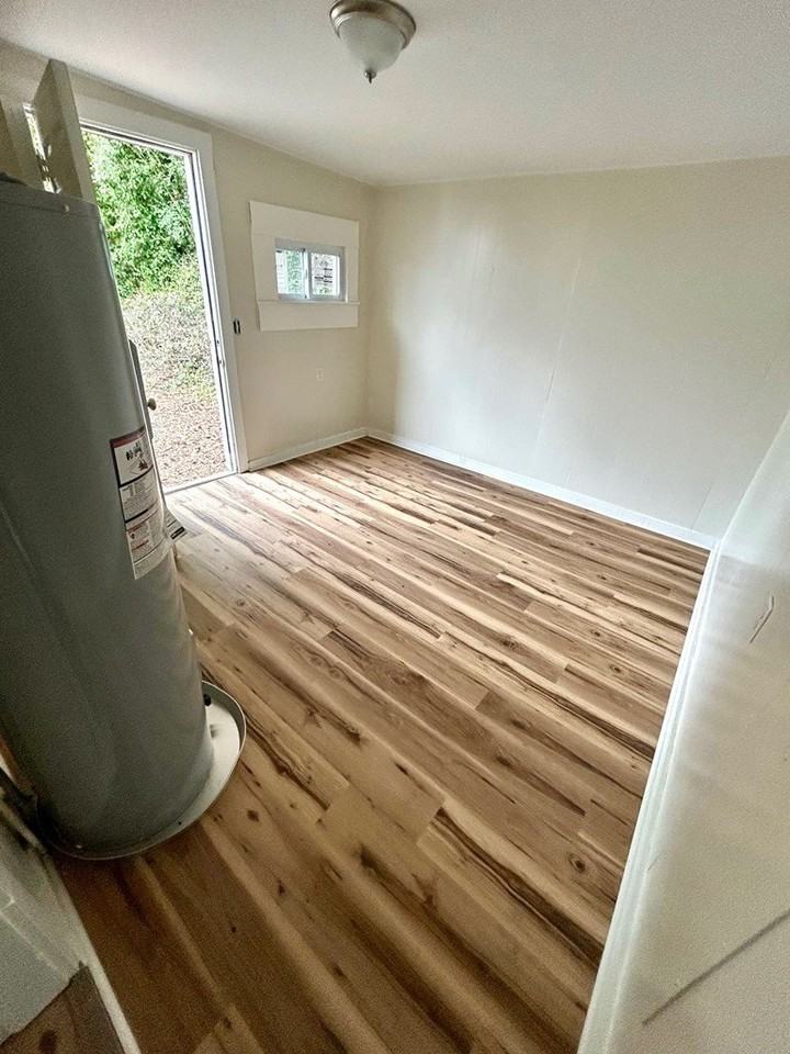 303 Smith St - Photo 6 of 10