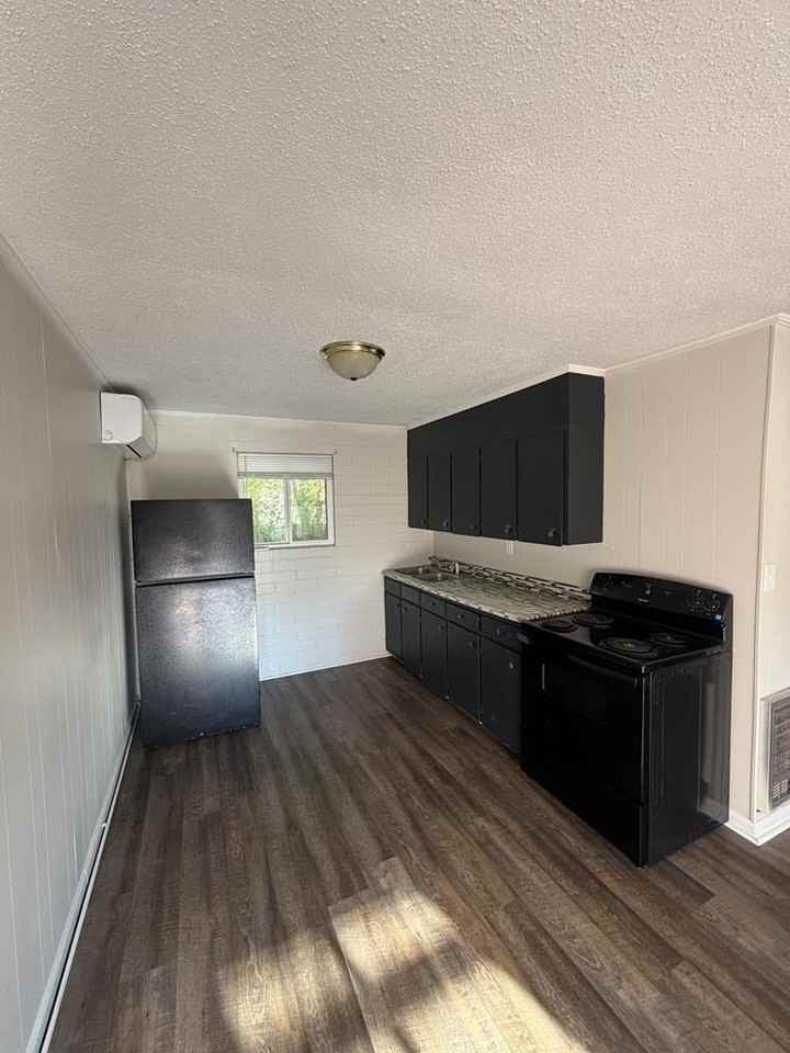 3236 Shepard Dr #4 - Photo 4 of 10