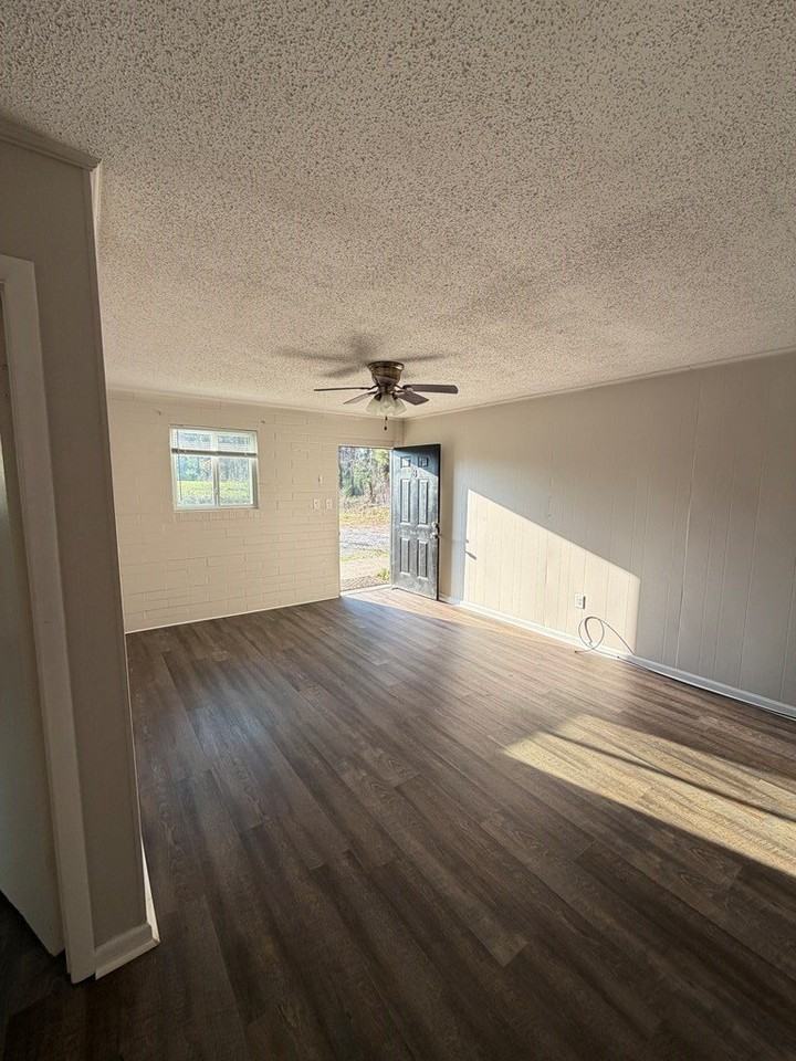 3236 Shepard Dr #4 - Photo 5 of 10