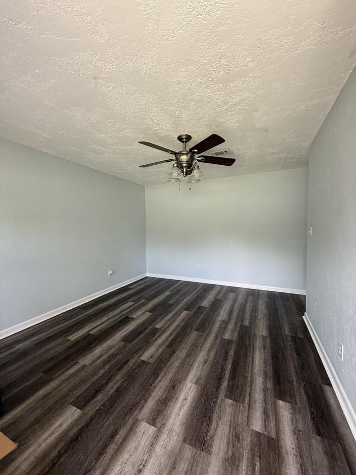 509 Trenton St - Photo 2 of 15