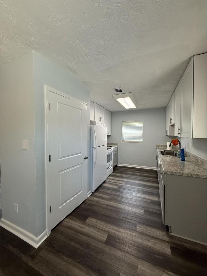 509 Trenton St - Photo 4 of 15