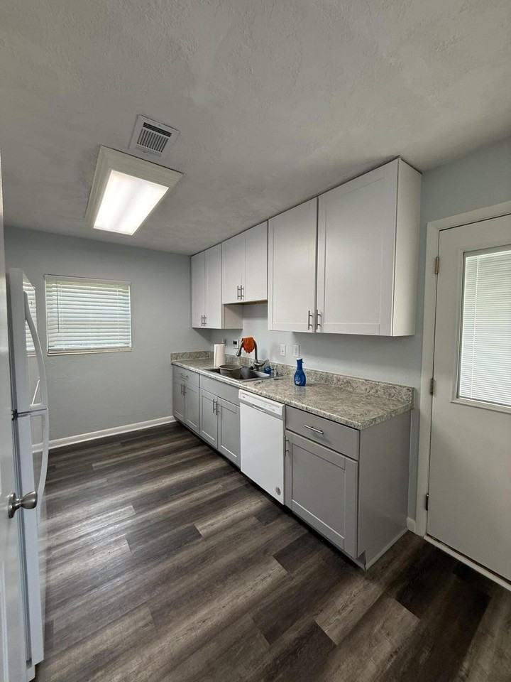 509 Trenton St - Photo 5 of 15