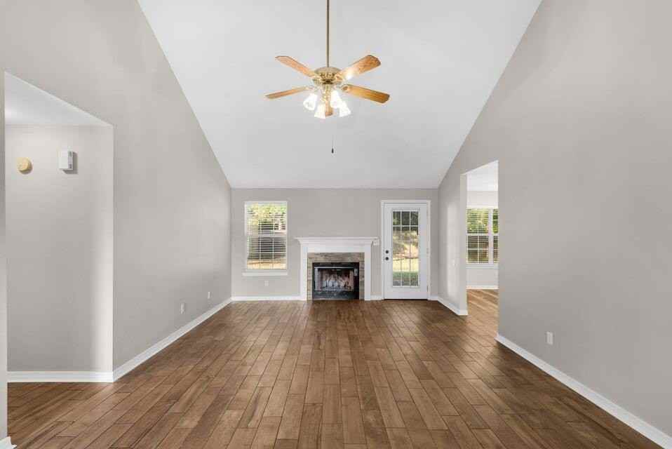 924 Emily Cir - Photo 3 of 25