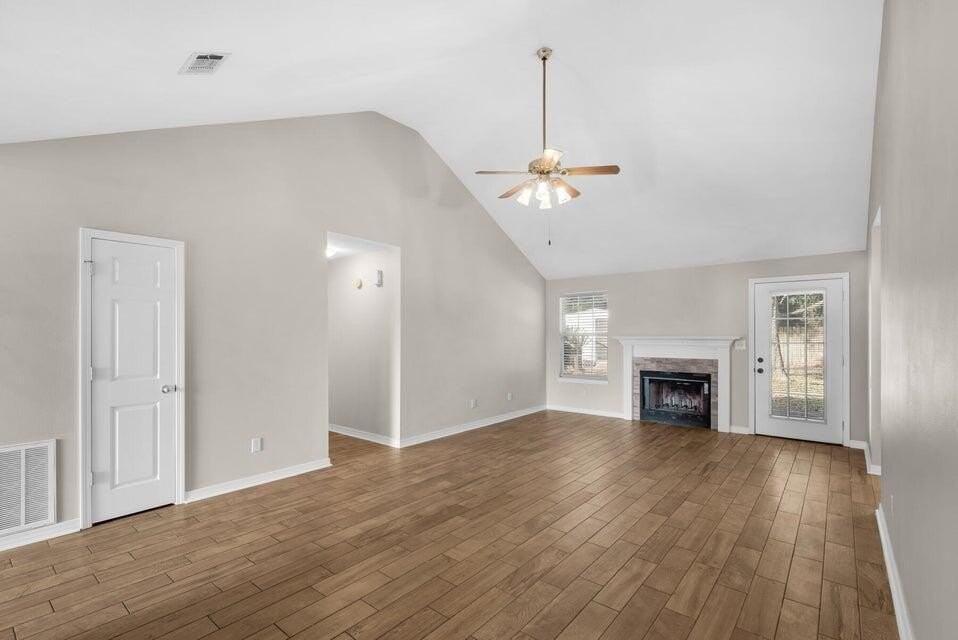 924 Emily Cir - Photo 4 of 25