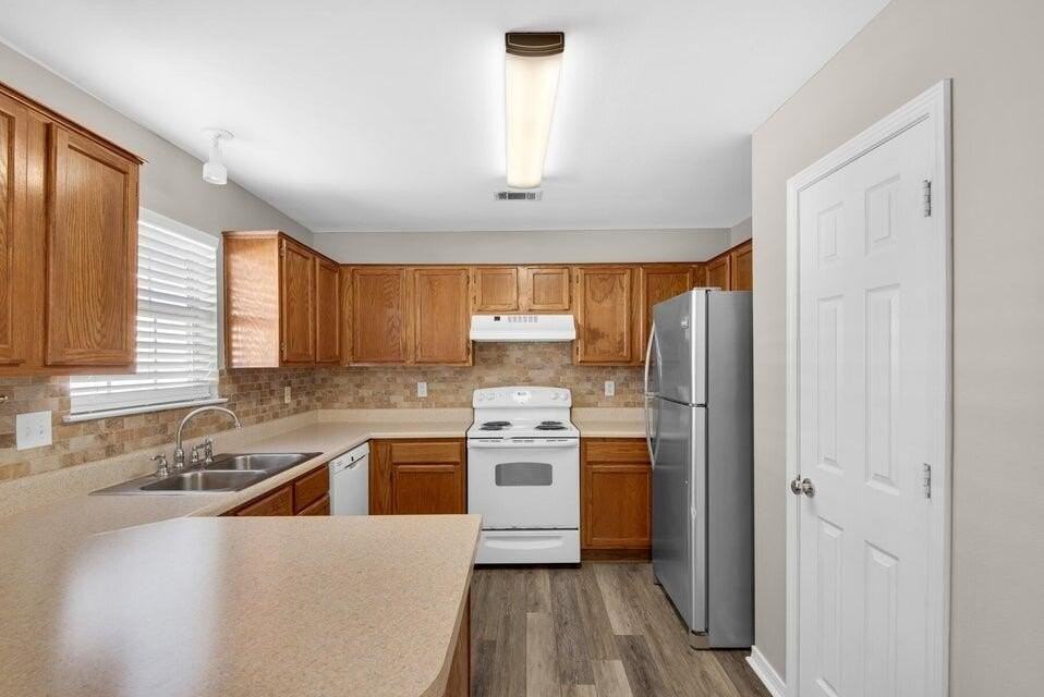 924 Emily Cir - Photo 6 of 25