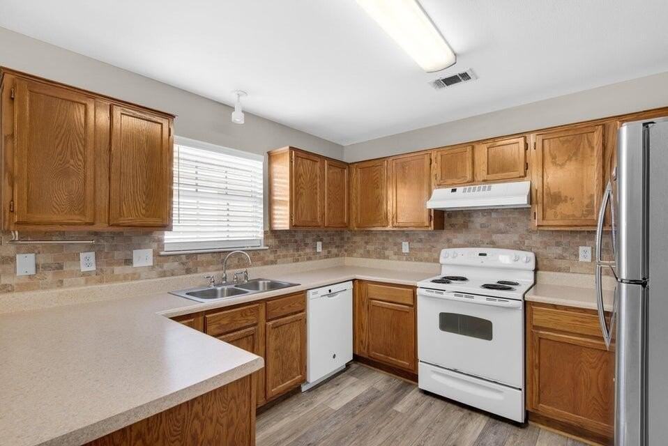 924 Emily Cir - Photo 7 of 25