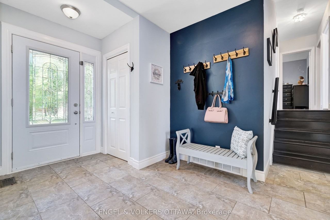 2057 Alton St - Photo 4 of 47