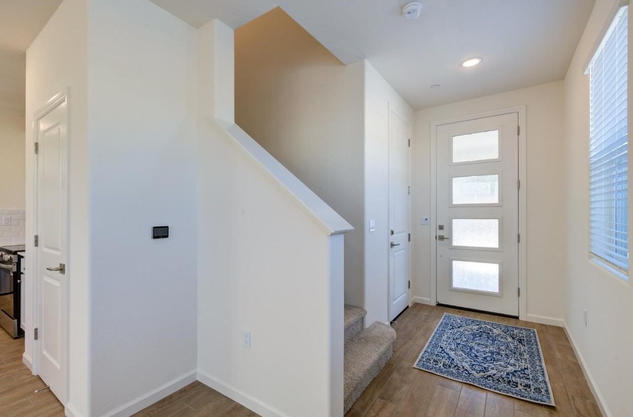 1527 Foxhill Ln - Photo 4 of 20