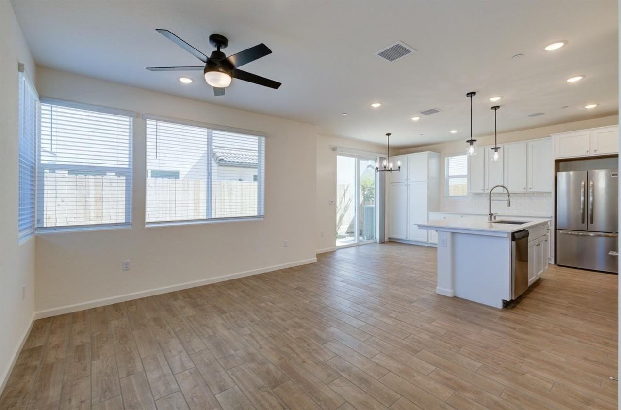 1527 Foxhill Ln - Photo 5 of 20