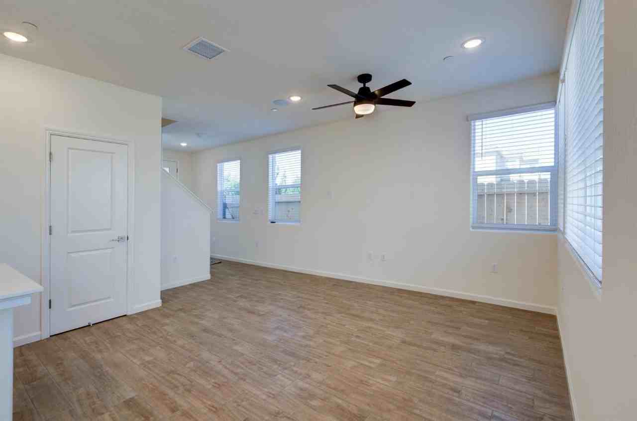 1527 Foxhill Ln - Photo 6 of 20