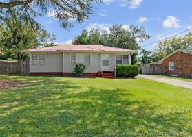 featured image of 909 Sandalwood Dr