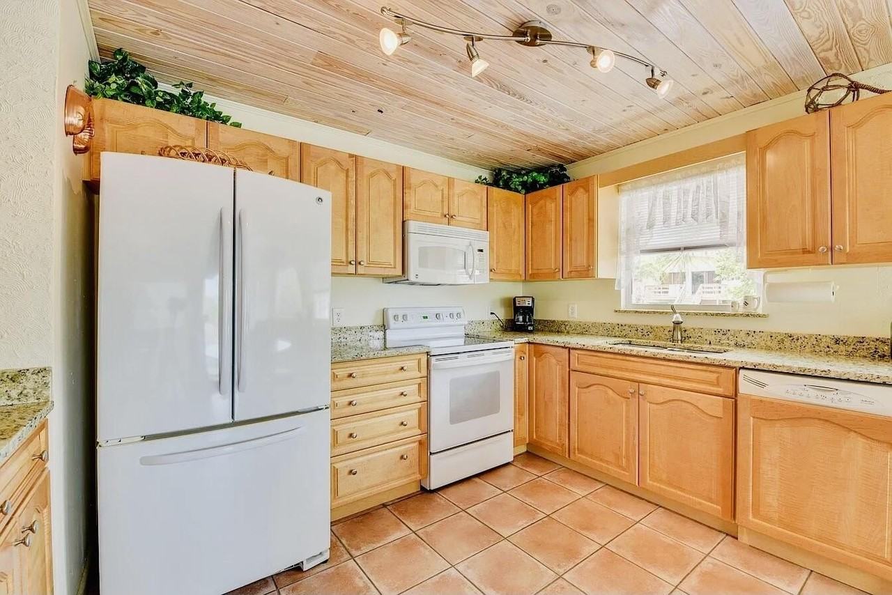 1540 Lantana Ln - Photo 4 of 20
