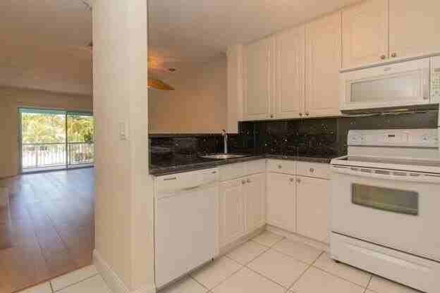 98402 Windward Ave #98402 - Photo 6 of 42