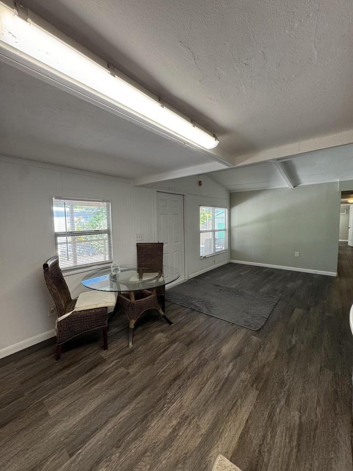 245 Lee Ave - Photo 4 of 14