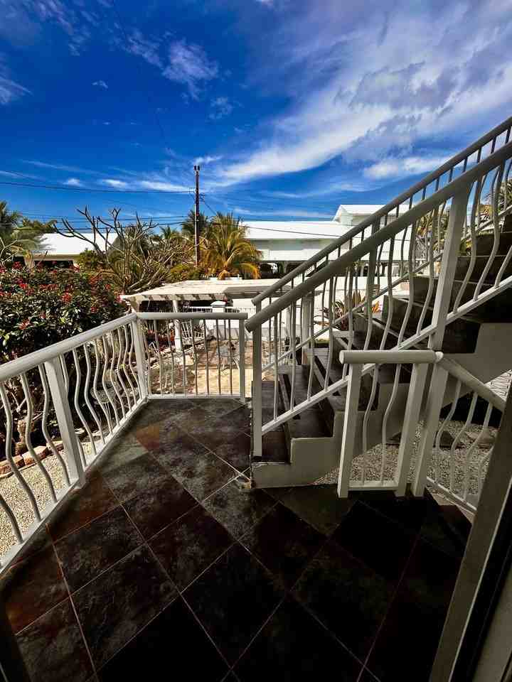 156 Marina Ave - Photo 4 of 24