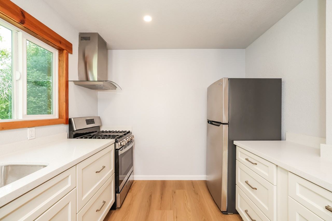 14 Nicholl Ave #14 - Photo 6 of 16