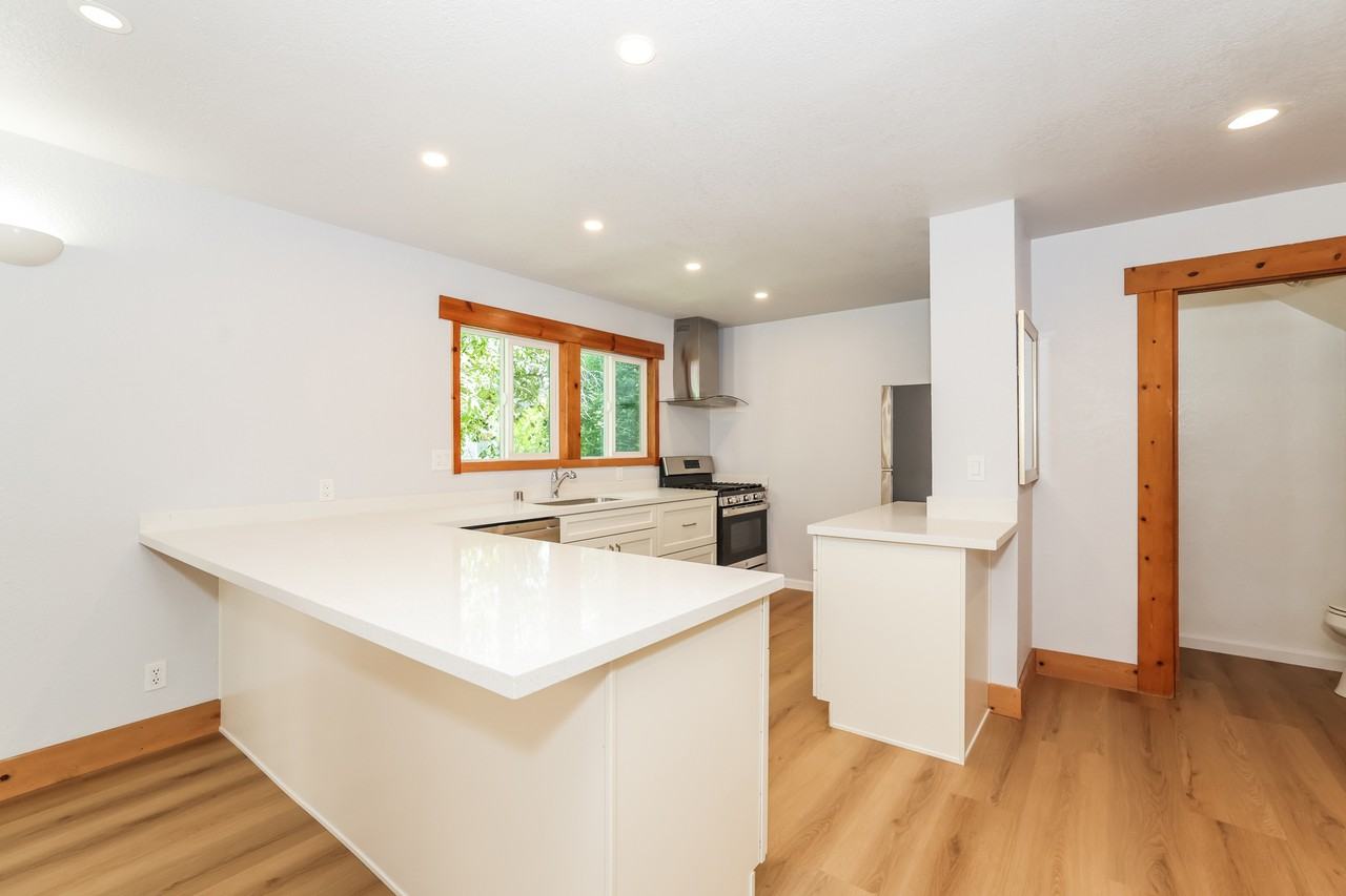 14 Nicholl Ave #14 - Photo 7 of 16