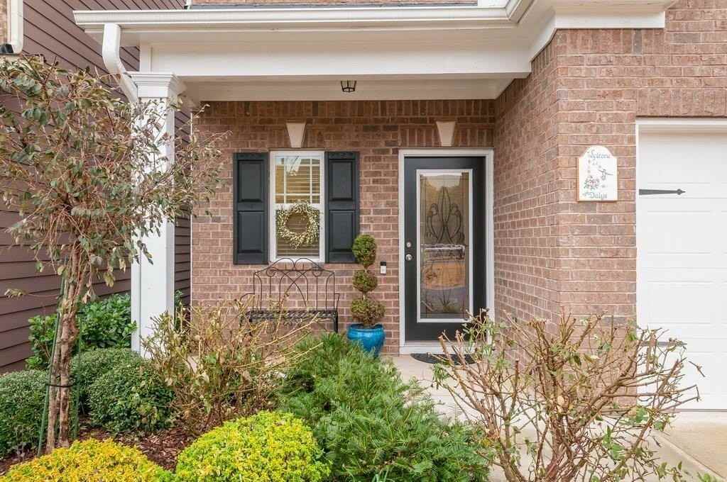 1645 Townview Ln - Photo 2 of 16
