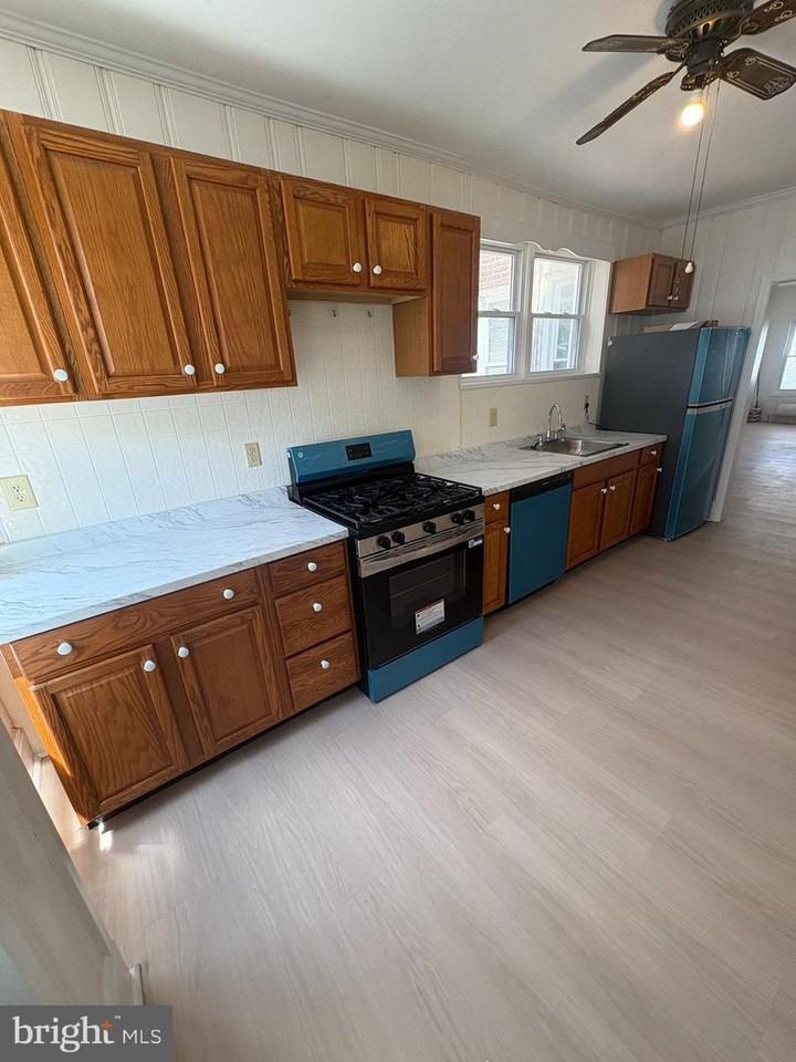 604 Hunter St #1 - Photo 3 of 10