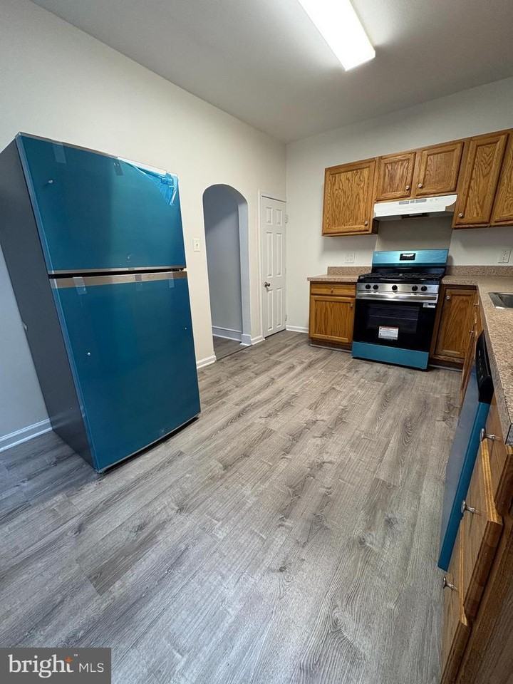 611 Powell St #1 - Photo 3 of 10