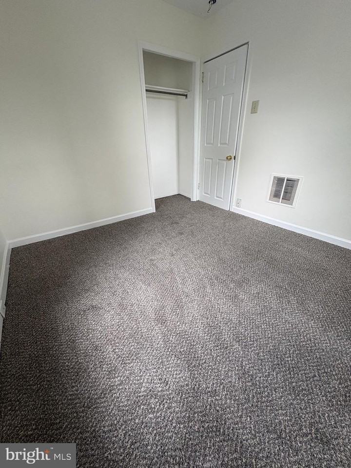 611 Powell St #1 - Photo 4 of 10