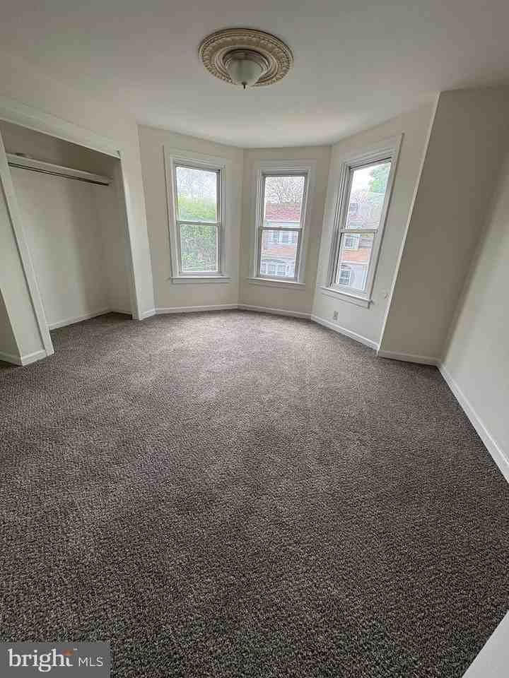611 Powell St #1 - Photo 6 of 10