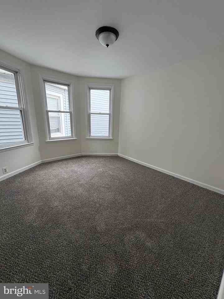 611 Powell St #1 - Photo 7 of 10