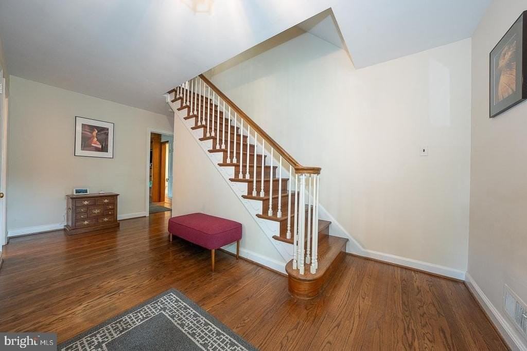538 Conestoga Rd - Photo 4 of 39