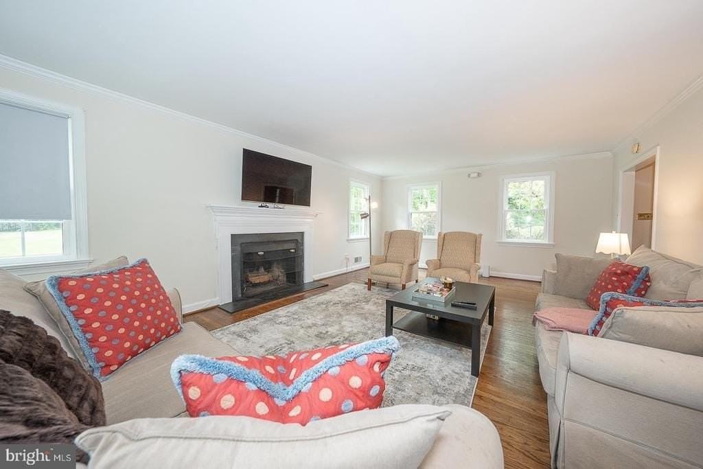 538 Conestoga Rd - Photo 5 of 39