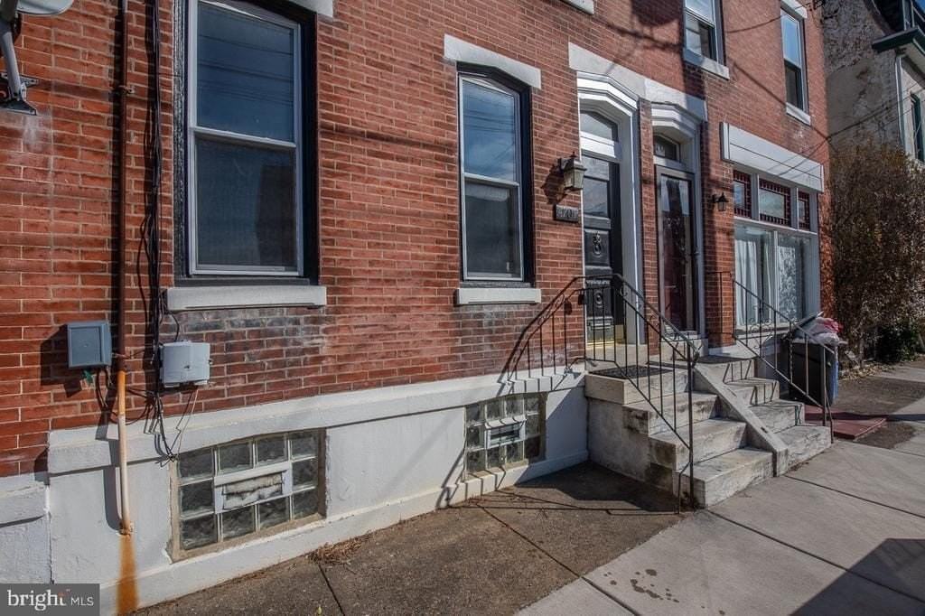 4707 Smick St - Photo 2 of 40
