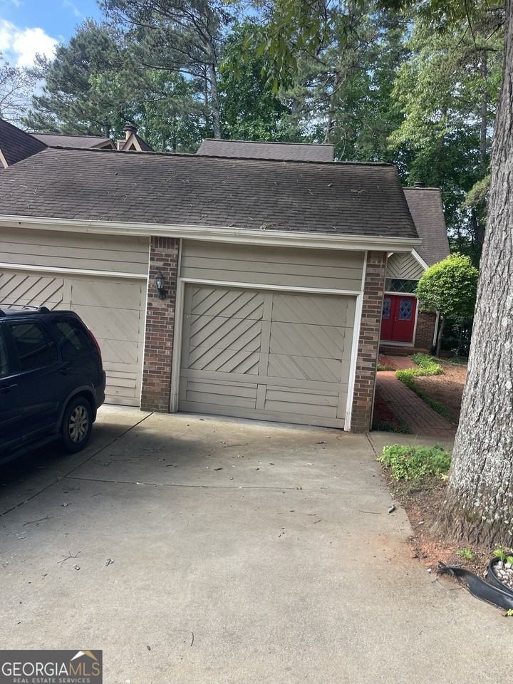 5035 Highland Hills Pkwy - Photo 3 of 47