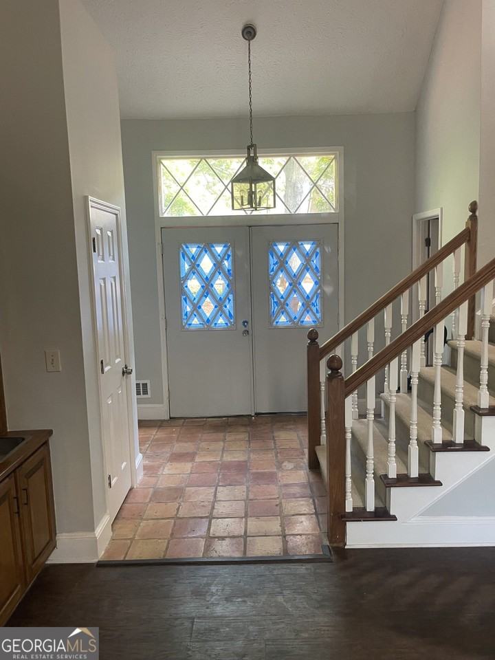 5035 Highland Hills Pkwy - Photo 4 of 47