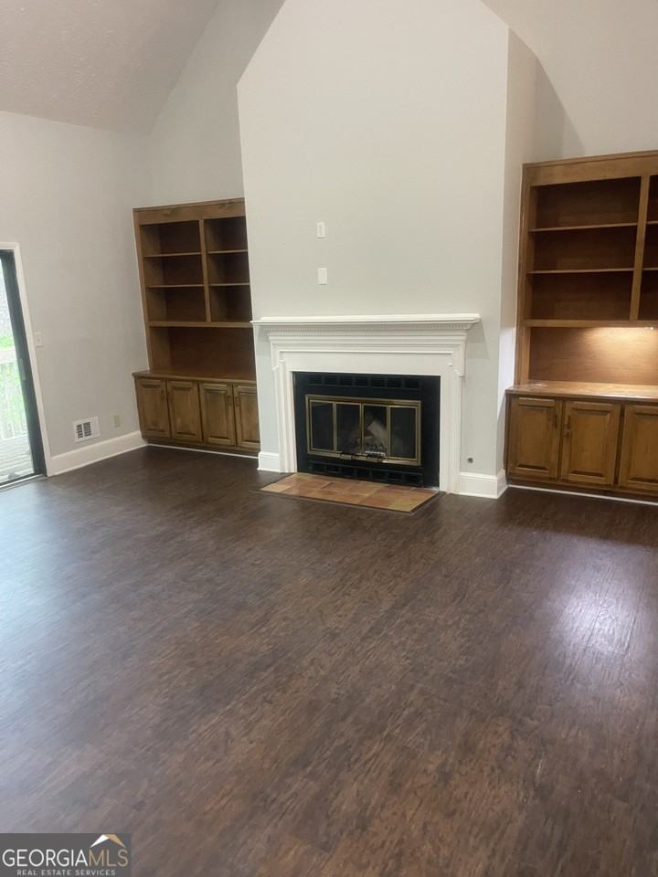 5035 Highland Hills Pkwy - Photo 5 of 47
